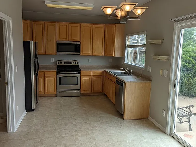 340 Andrew Dr — Photo 10