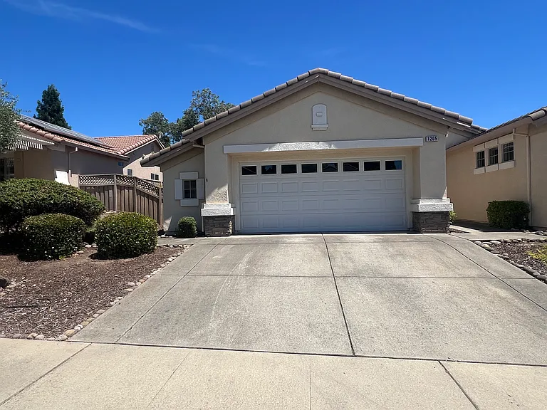 1205 Shadow Glen Ln — Photo 4