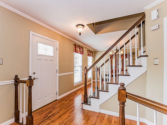 3rd image of 16535 Westglen Farms Dr