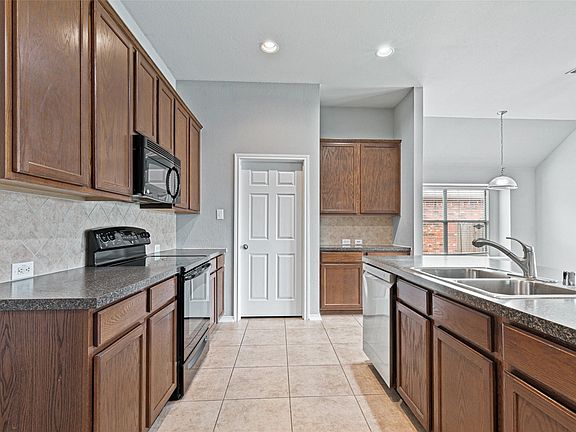 5th image of 1204 Cedar Cove Pl