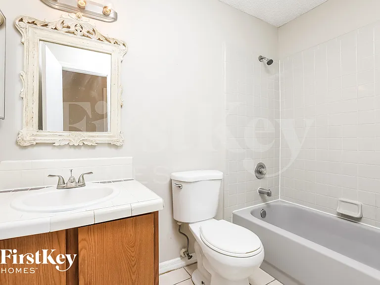 2084 Everest St — Photo 10