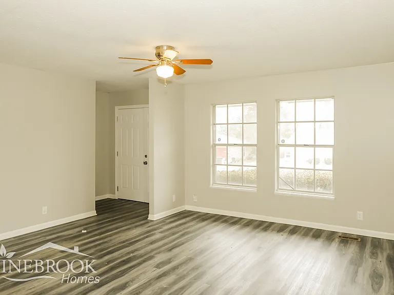 6104 Valley Park Dr NW — Photo 4