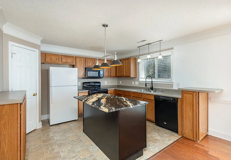 13716 Riding Hill Ave — Photo 7