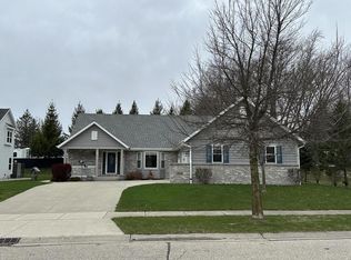 1555 Meadow Ln, Hartford, WI 53027