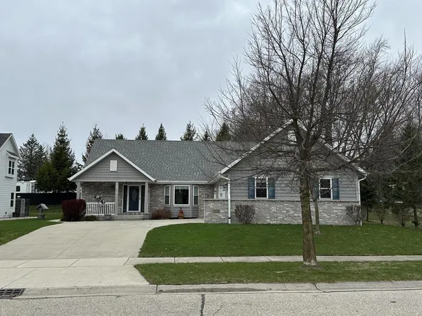 1555 Meadow LANE, Hartford, WI 53027