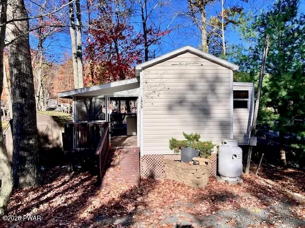 140 Holly Dr, Milford, PA 18337