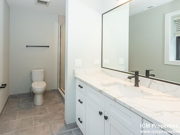 5th image of 4417 N Seeley Ave #2