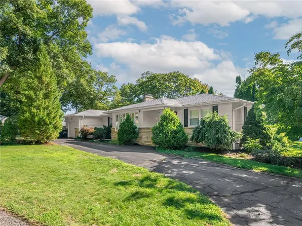 5 Colony Dr, Johnston, RI 02919