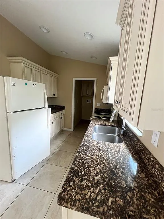 3 bed, 2.0 bath, 1196 sqft, $1,750 — Photo 4