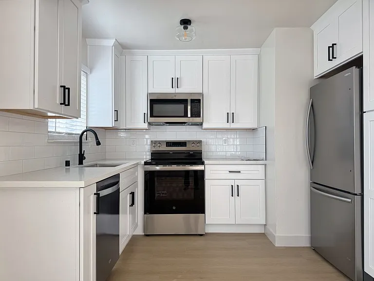 10160-10162 Park Cir E — Photo 18