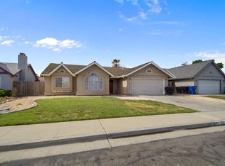 831 E Palm Dr, Hanford, CA 93230