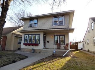 1136 Lane Pl, Saint Paul, MN 55106