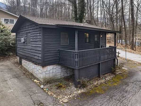 87 Sassafras Ln, Maggie Valley, NC 28751