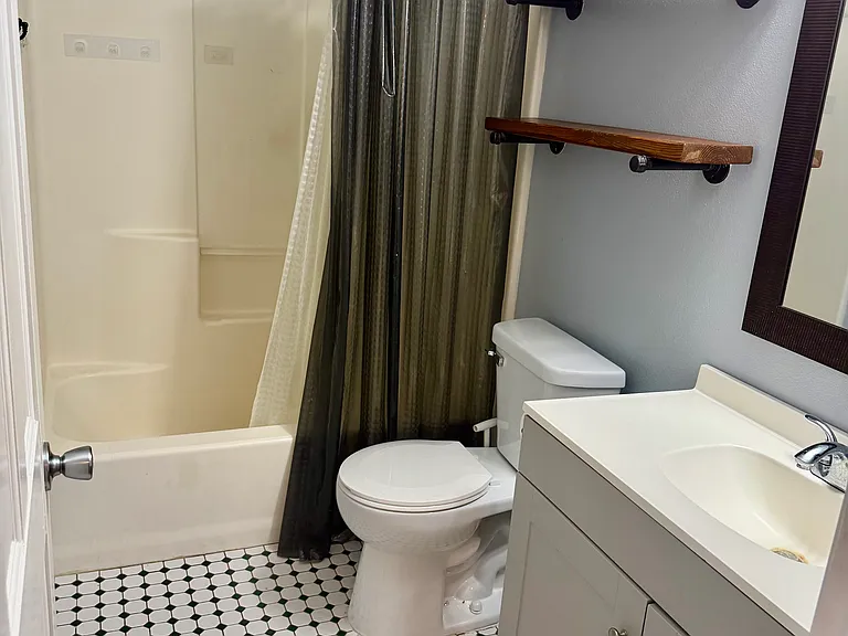 102 Stanford Way NE — Photo 6