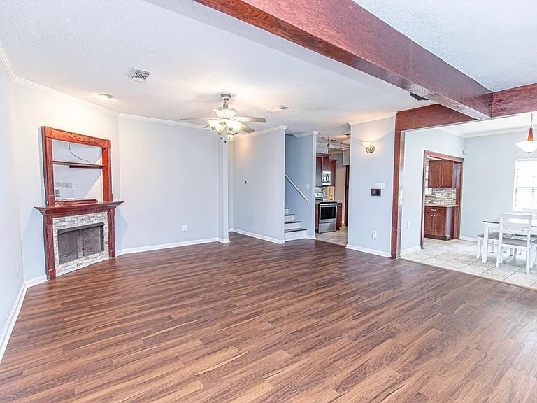 15558 Riverdale Ave E — Photo 4