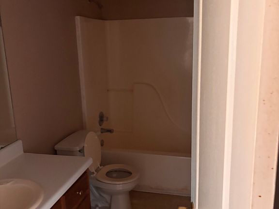 5th image of 106 Thornhedge Trl