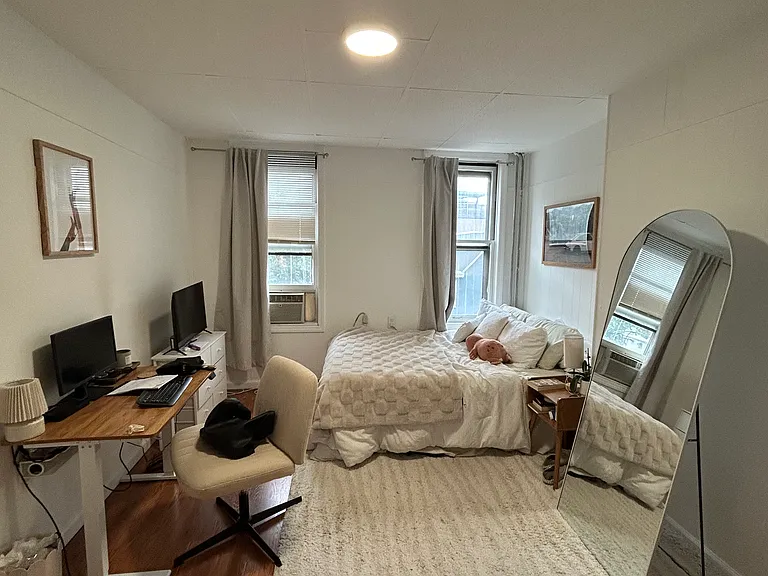 475 Monmouth St #4 — Photo 10