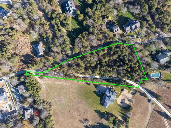 26 Mill Hill Rd, Edgartown, MA 02539