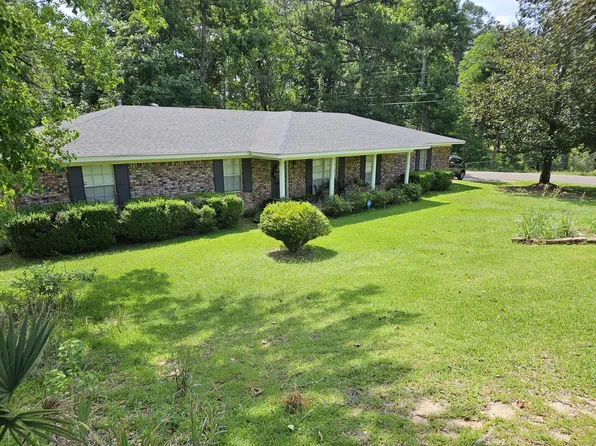 2009 Briarwood Dr, Laurel, MS 39440
