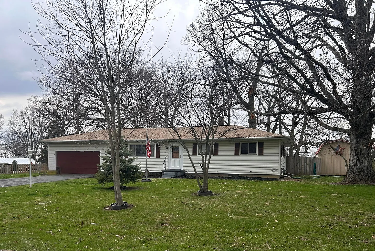 1348 Hickory Dr photo 1