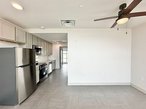 3rd image of 230 S Broadway Ave #1B-1BA-474SQFT