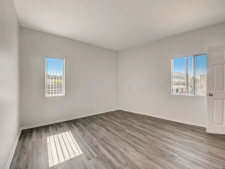 14900 Moorpark Street — Photo 47