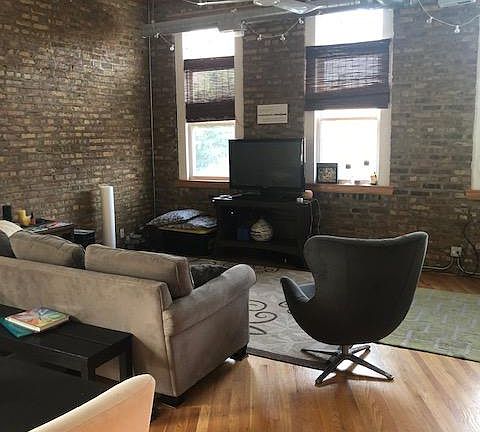 3rd image of 1135 W Grand Ave #1