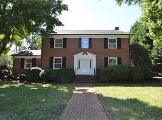949 1st St NE, Hickory, NC 28601