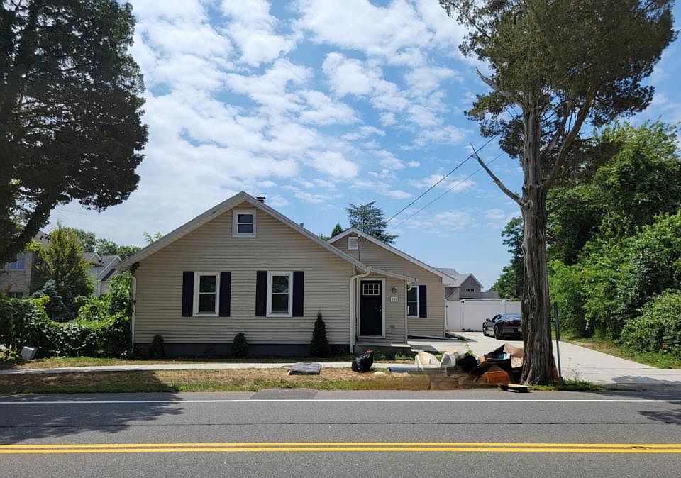 1st image of 841 Bay Ave
