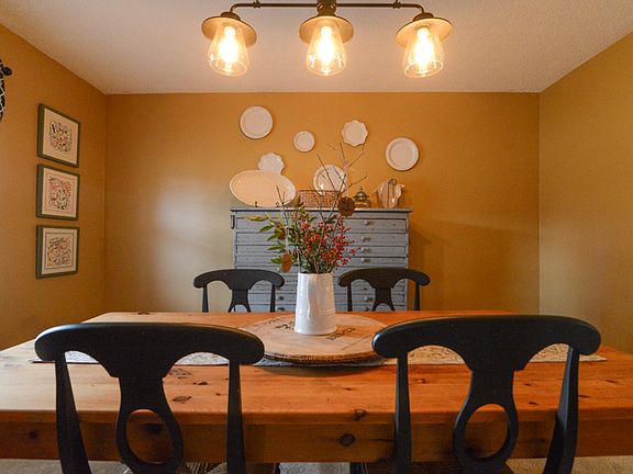 2nd image of 1714 Holiday Dr