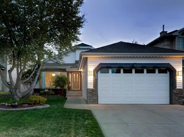 198 NE Douglas Woods Hl SE, Calgary, AB T2Z 3B1