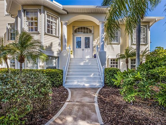 3rd image of 110 Green Dolphin Dr