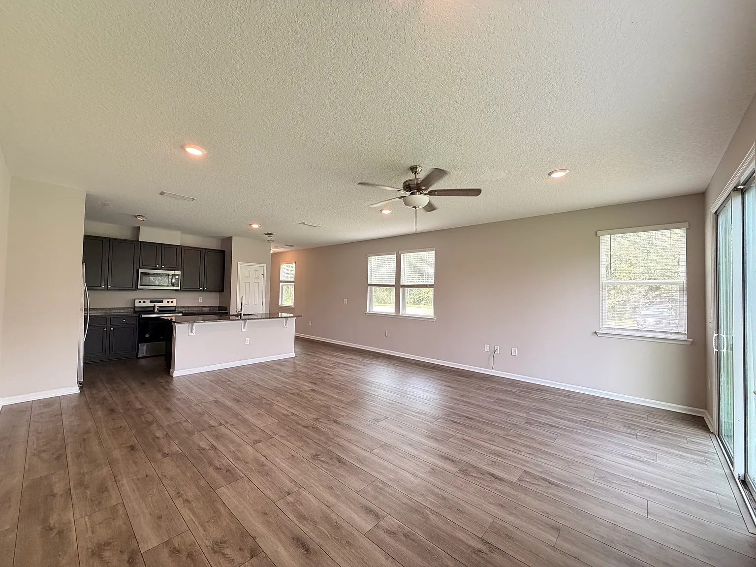 3 bed, 2.5 bath, 1675 sqft, $2,195 — Photo 4