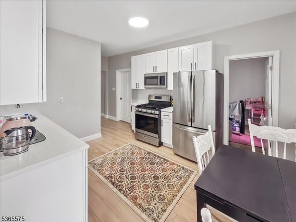 109 Division Ave APT 2