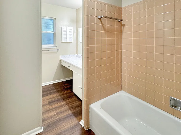 350 Storeywood Dr — Photo 14