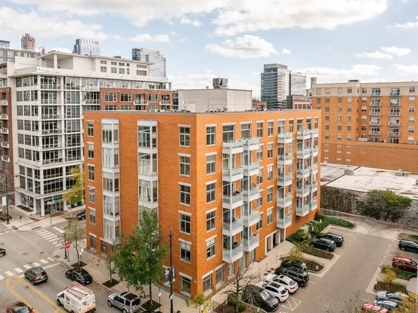939 W Madison St APT 301, Chicago, IL 60607