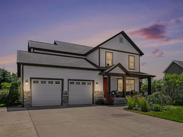6021 Racine Dr, Stevensville, MI 49127
