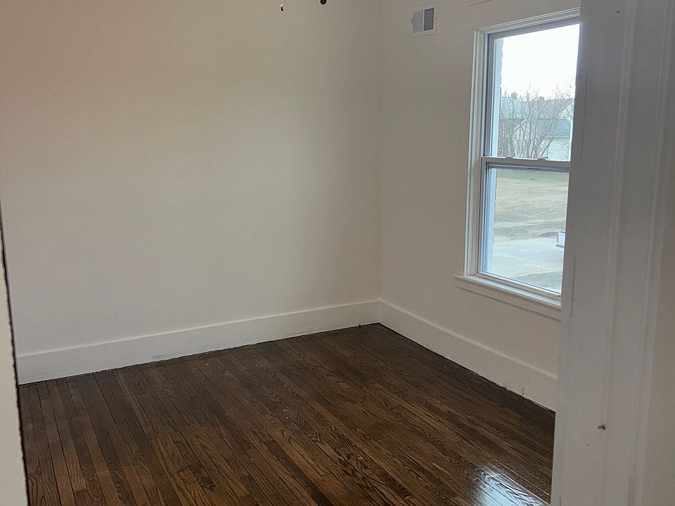 Spacious bedroom