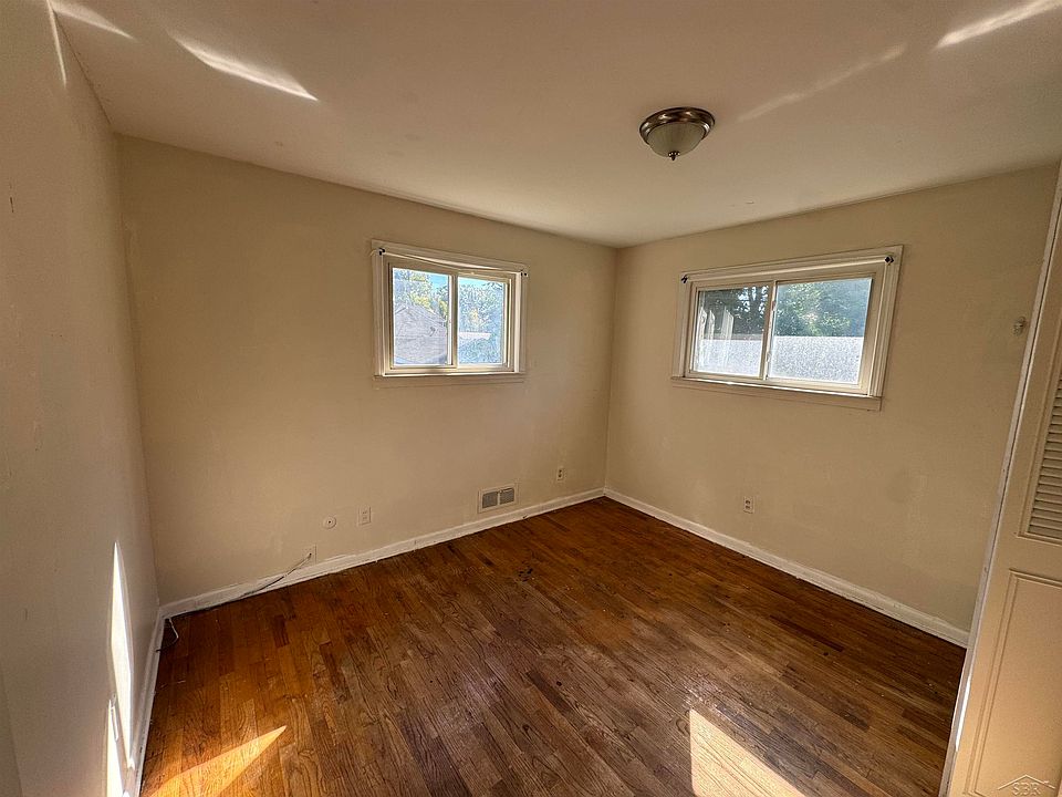 7th image of 3088 Schaefer St