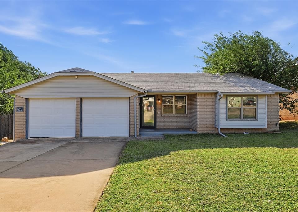 1st image of 628 Baer Dr
