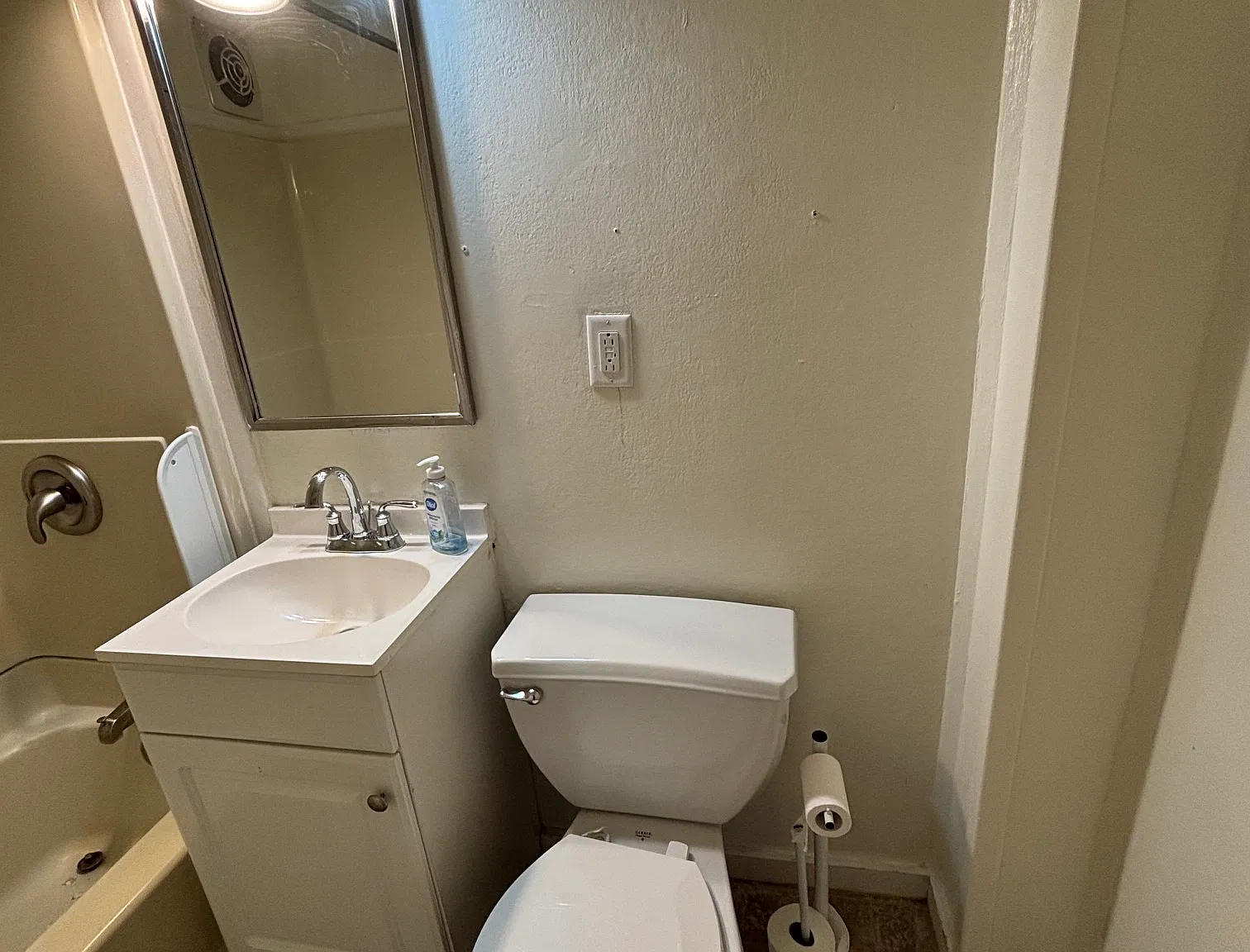 3 bed, $1,000 — Photo 3