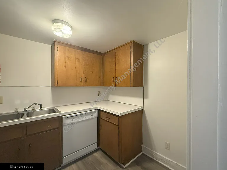1620 Bull St — Photo 7