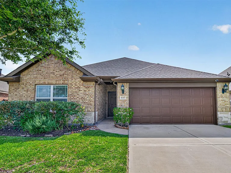 16307 Rockdale Landing Dr — Photo 1