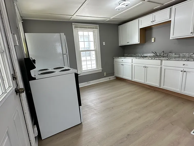 317 W Main St #2 — Photo 16