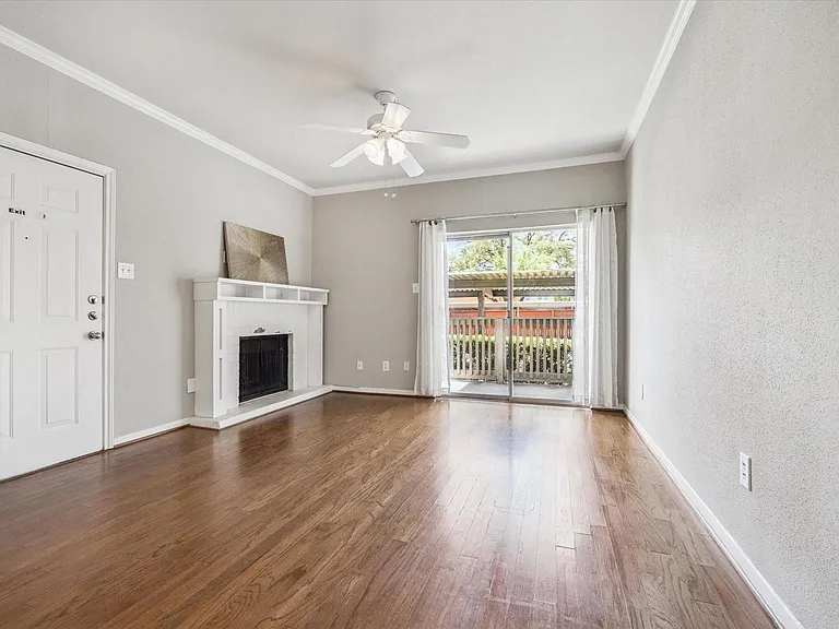 4041 Drake St #113 — Photo 2