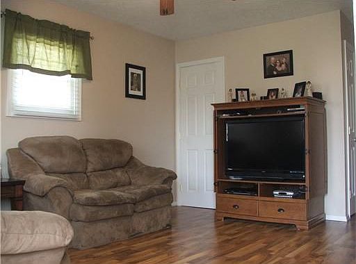 2nd image of 609 E Light St