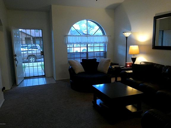 5th image of 925 E Linda Ln