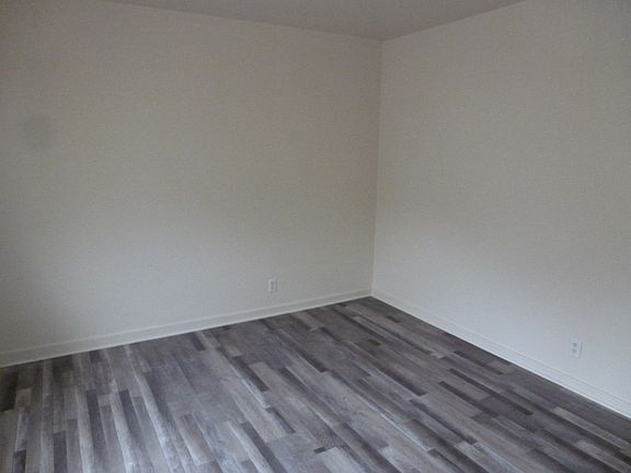 2nd image of 3144 165th St APT 3