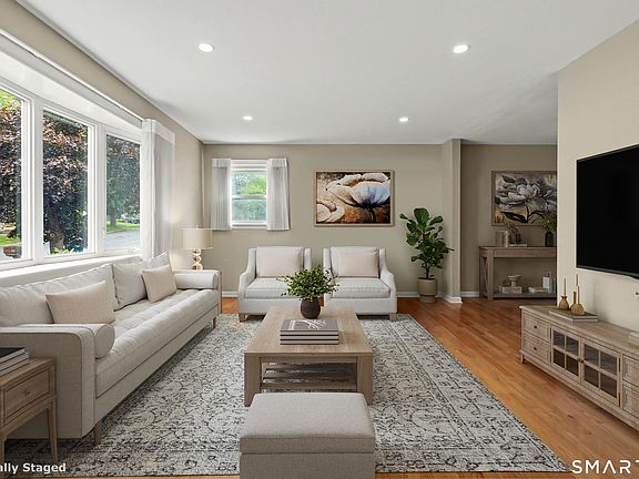 3rd image of 35 Sunrise Terrace