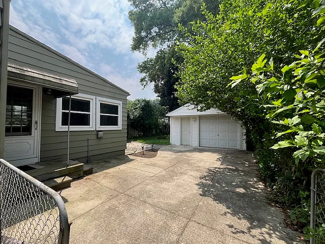 1315 N Altadena Ave — Photo 38